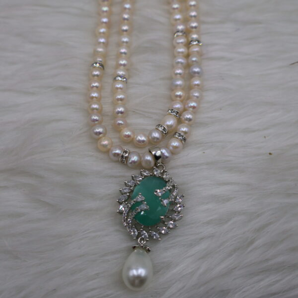Emerald Peacock Pearl Necklace - Image 4