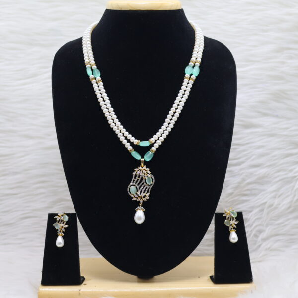 Alternative view of Emerald  Elegance Pearl Set