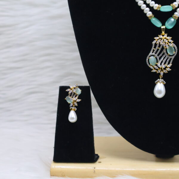 Emerald  Elegance Pearl Set - Image 3