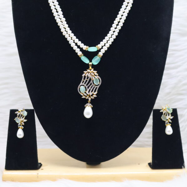 Emerald  Elegance Pearl Set - Image 4
