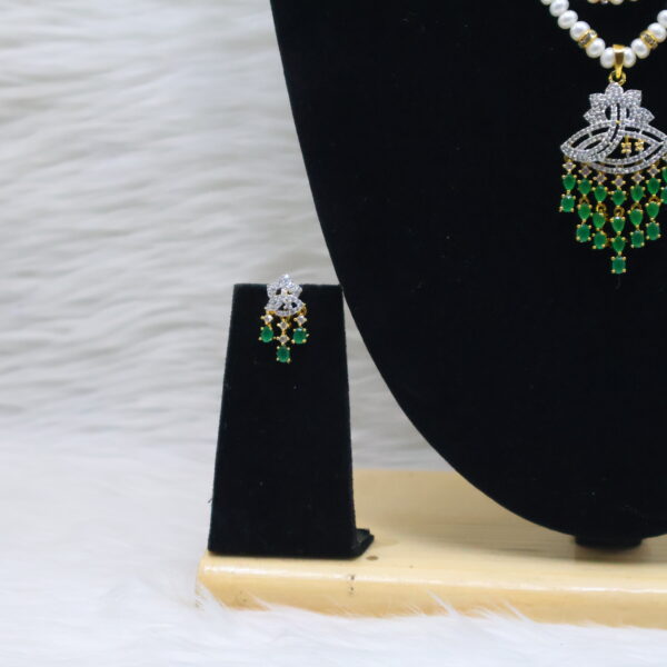 Emerald  Cascade Pearl Necklace Set - Image 4