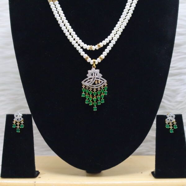 Emerald  Cascade Pearl Necklace Set - Image 3