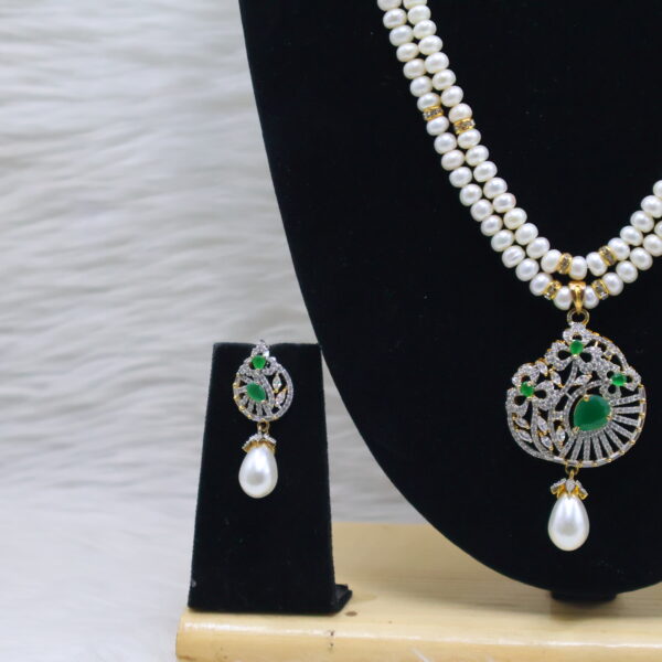 Emerald Grace Pearl Necklace Set - Image 3