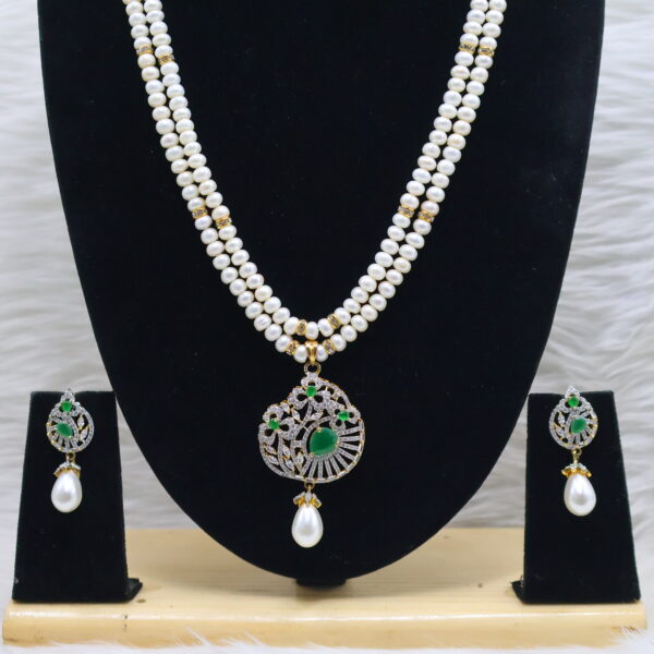 Emerald Grace Pearl Necklace Set - Image 4