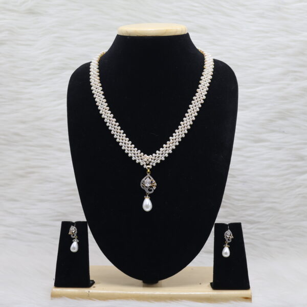 Alternative view of Royale Pendant Pearl Necklace Set