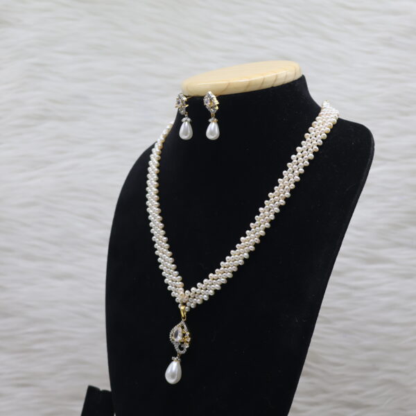 Royale Pendant Pearl Necklace Set - Image 3