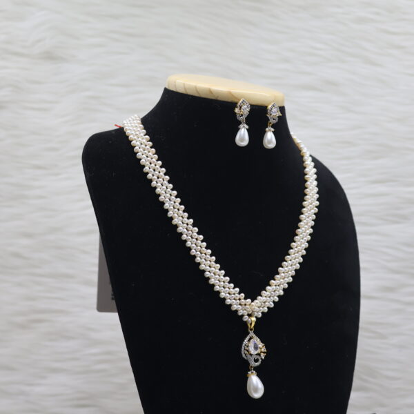 Royale Pendant Pearl Necklace Set - Image 4